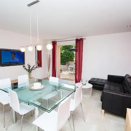 Apartment A 2 Minutes A Pied De La Plage Situe A Ste-maxime. 91471