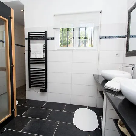 A 2 Minutes A Pied De La Plage Situe A Ste-maxime. 91471 Apartment Sainte-Maxime