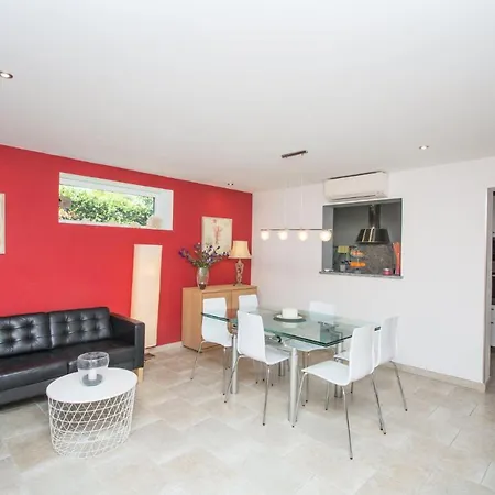 A 2 Minutes A Pied De La Plage Situe A Ste-maxime. 91471 Apartment Sainte-Maxime