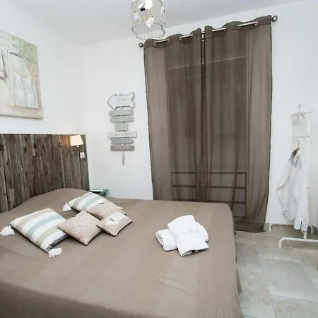 A 2 Minutes A Pied De La Plage Situe A Ste-maxime. 91471 Apartment Sainte-Maxime